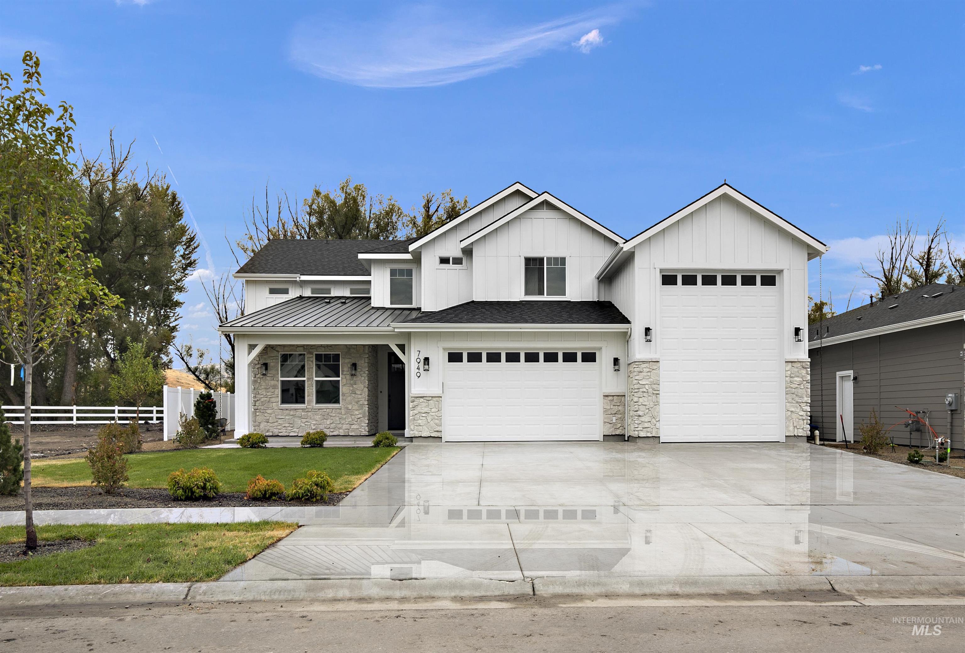 14314 N Goldfinch Ave Property Photo 1