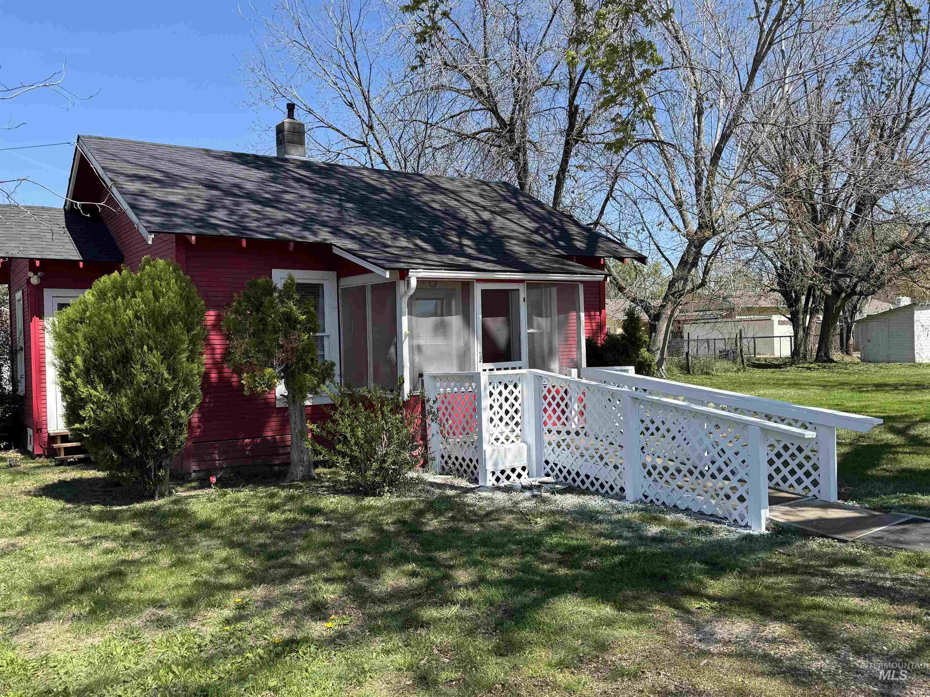 10940 W 1st St Property Photo 3