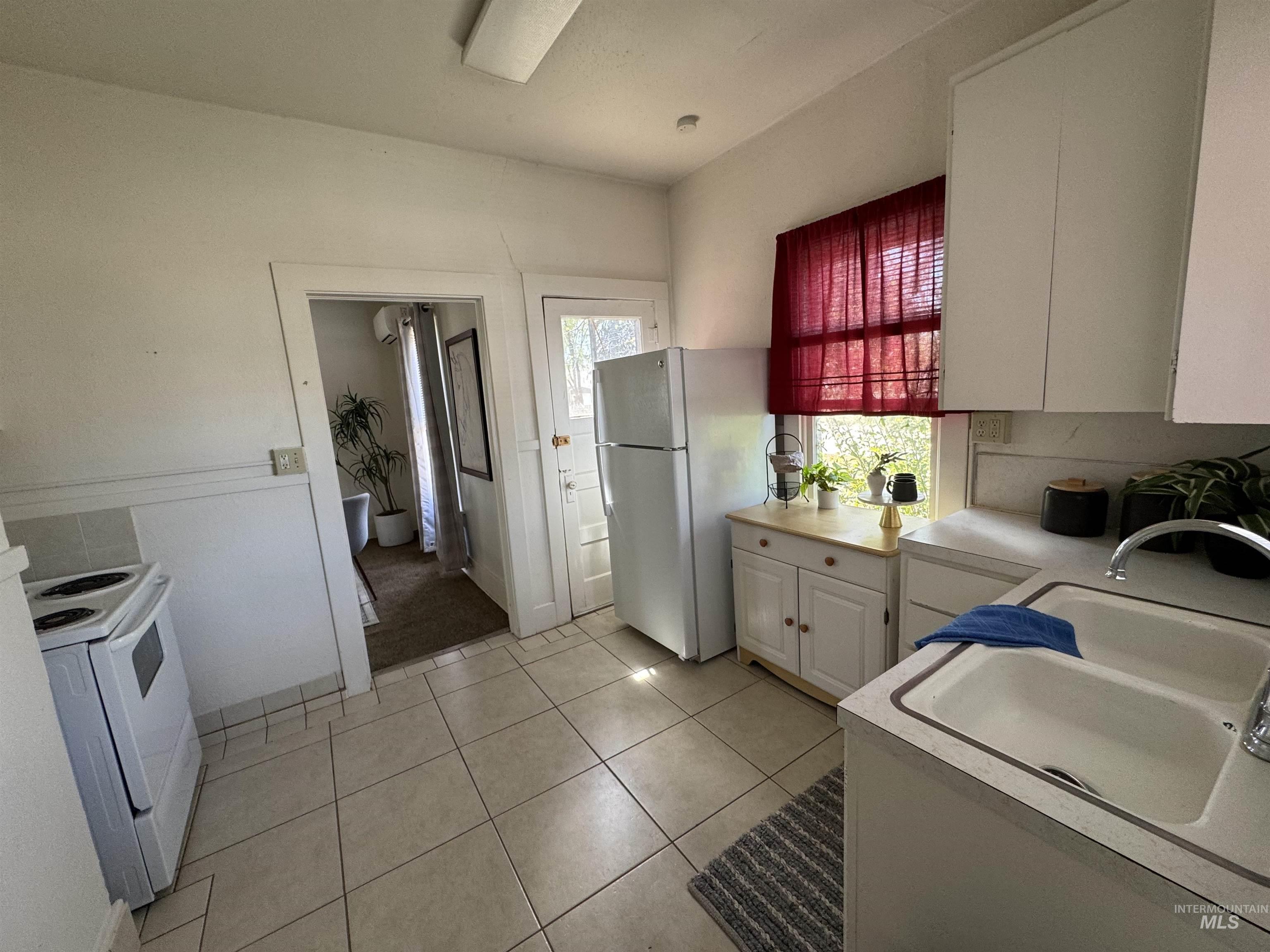 10940 W 1st St Property Photo 11