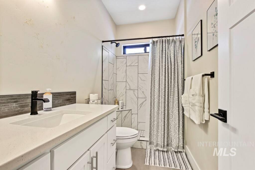 14 Spring Water Court Property Photo 7