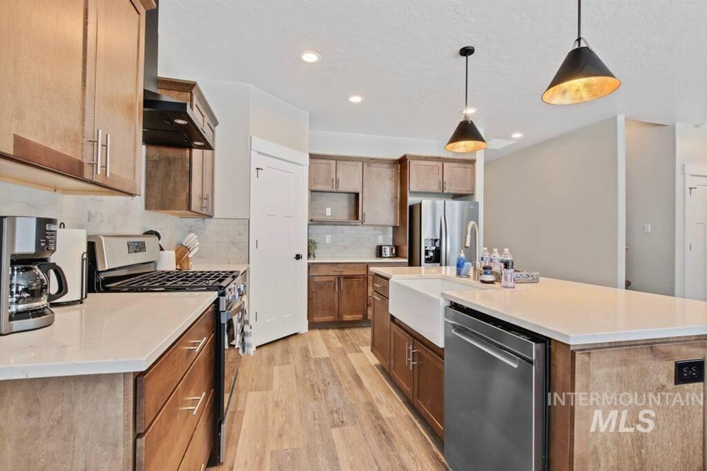 14 Spring Water Court Property Photo 10