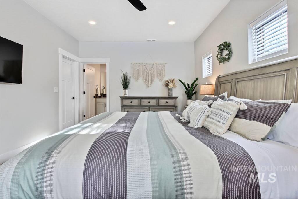 14 Spring Water Court Property Photo 13