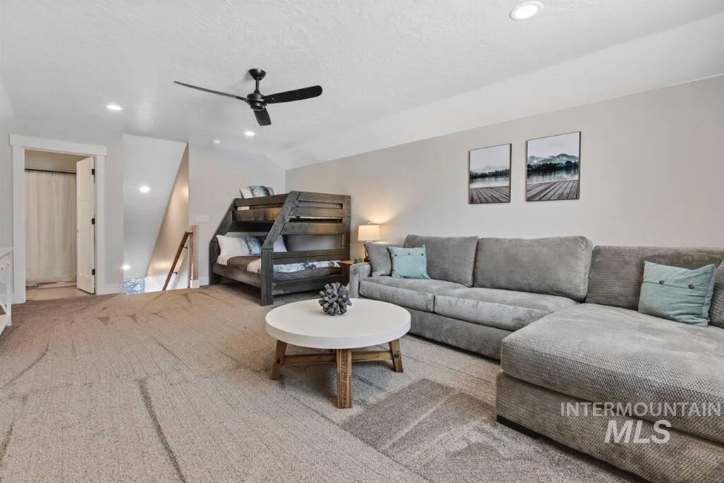14 Spring Water Court Property Photo 19
