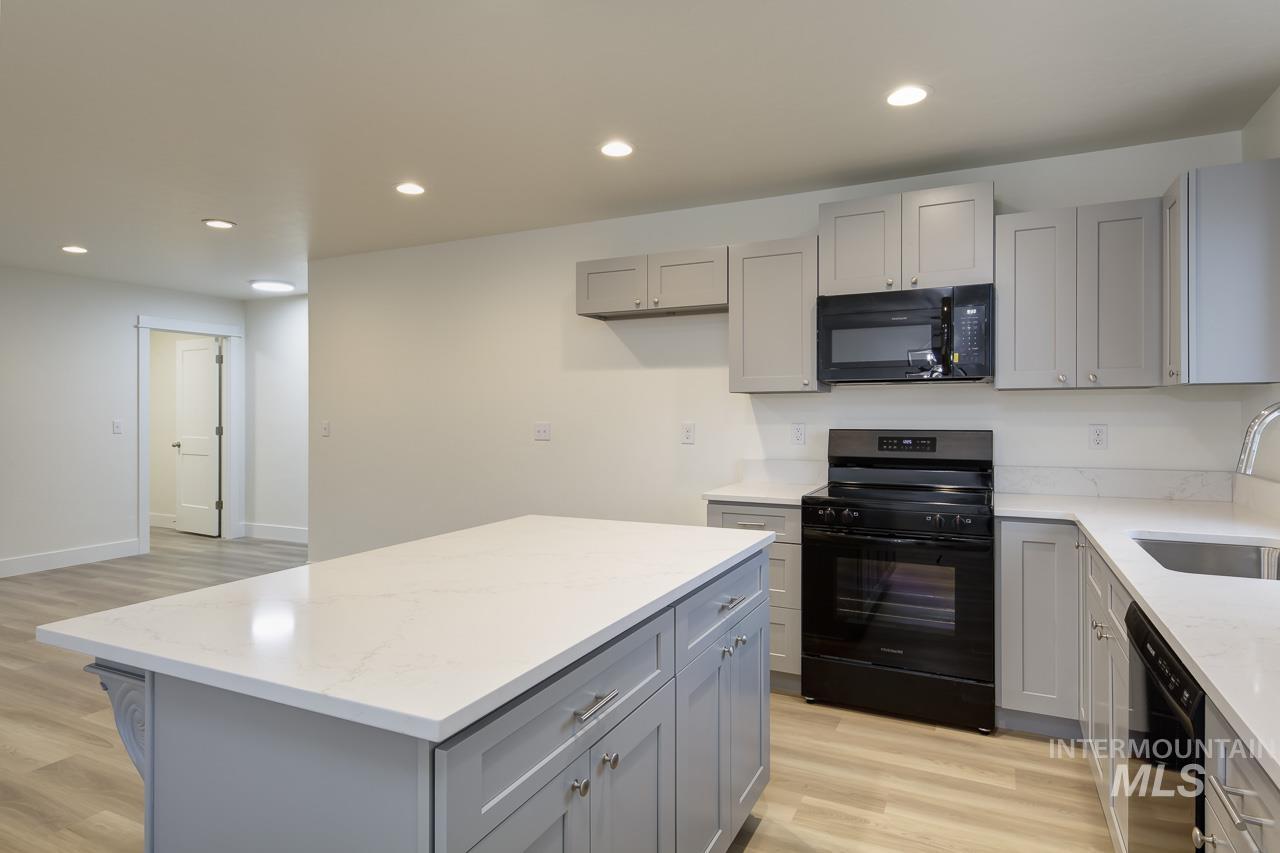 1540 Castle Way Property Photo 2