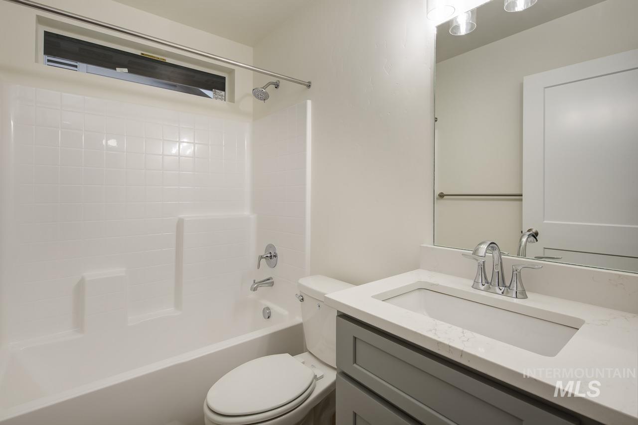 1540 Castle Way Property Photo 3