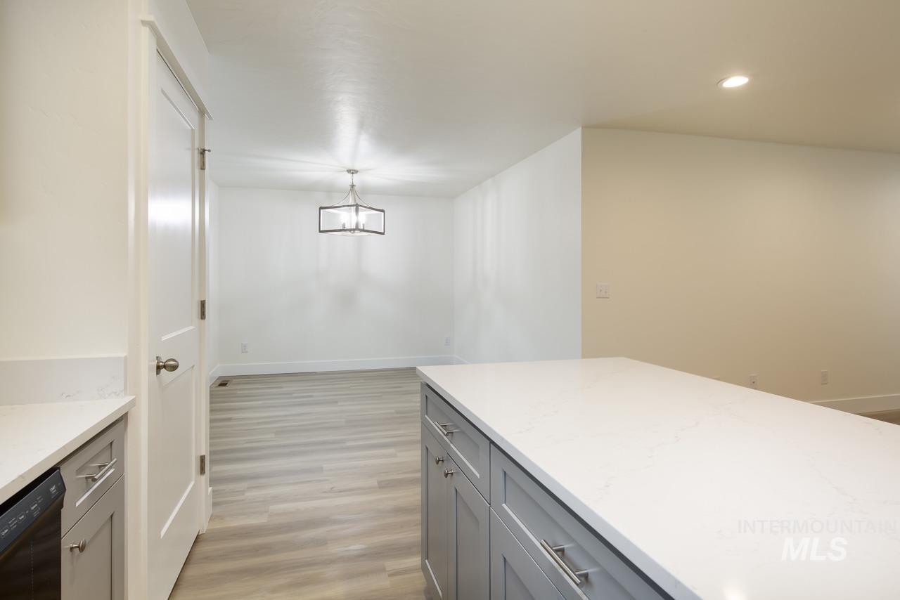 1540 Castle Way Property Photo 4