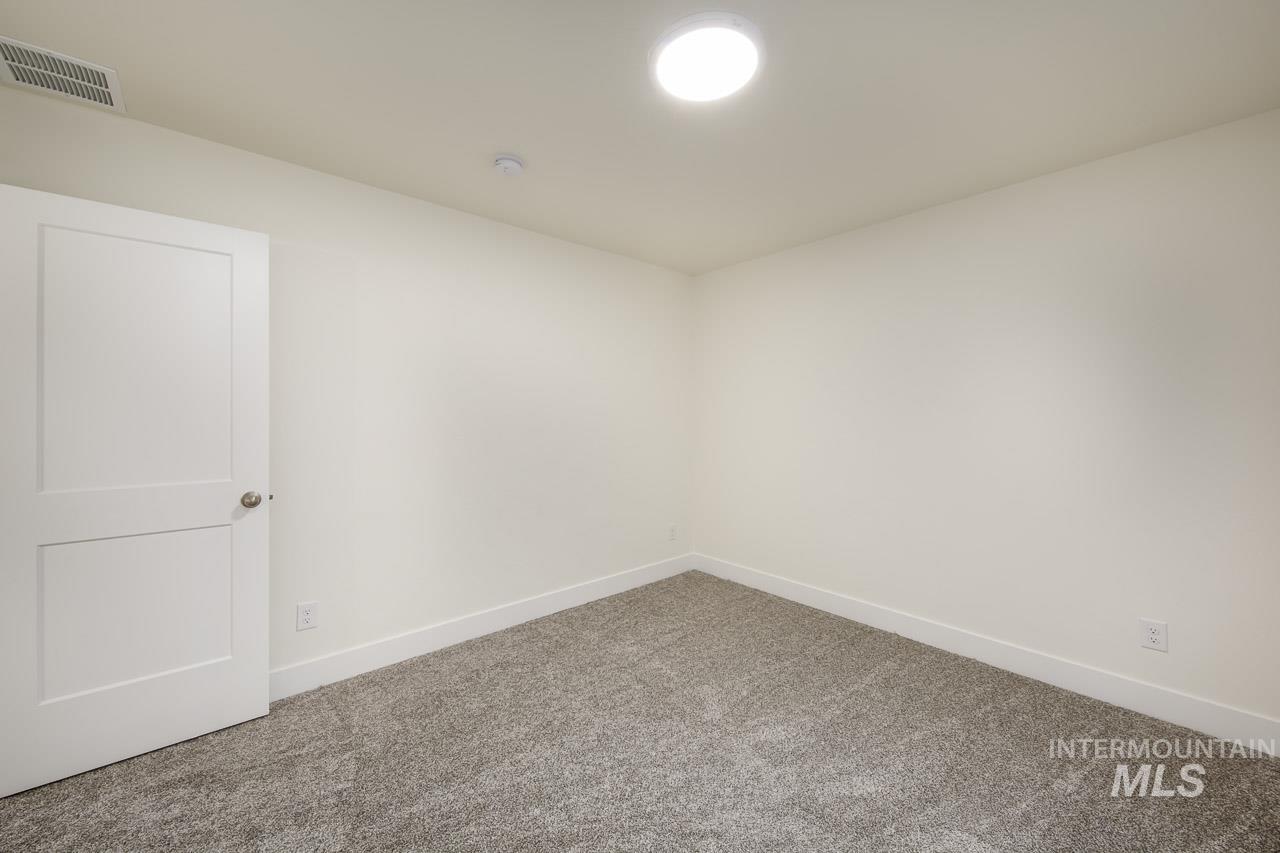 1540 Castle Way Property Photo 9