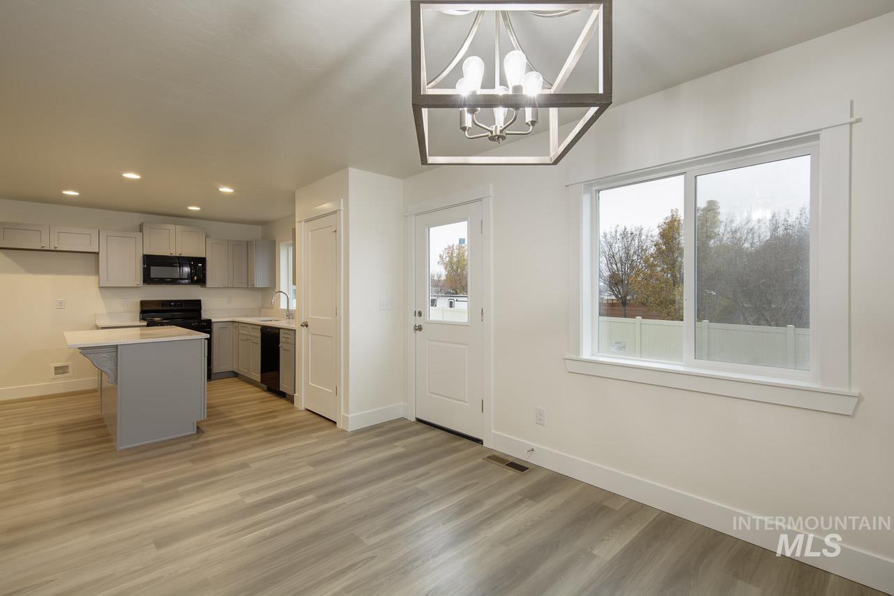 1540 Castle Way Property Photo 15