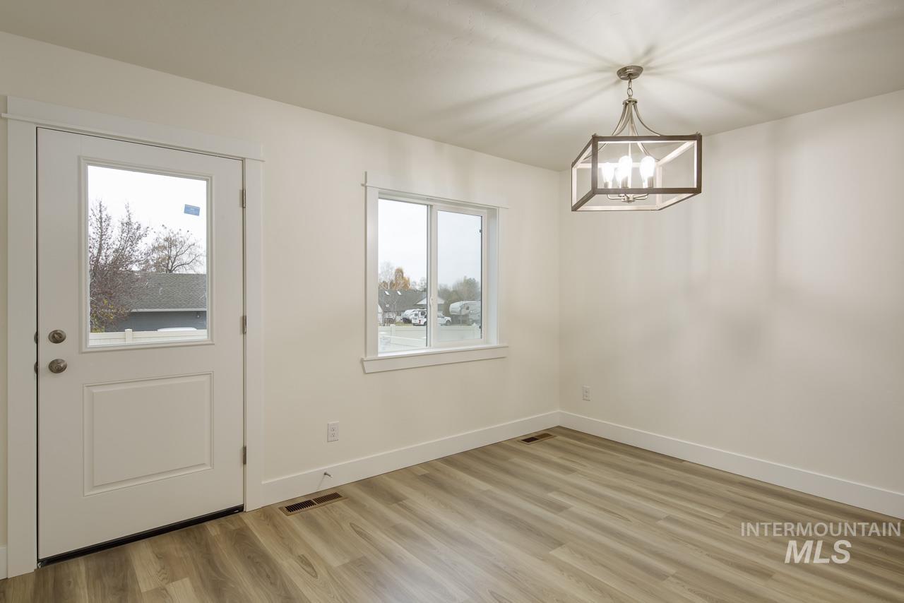 1540 Castle Way Property Photo 28