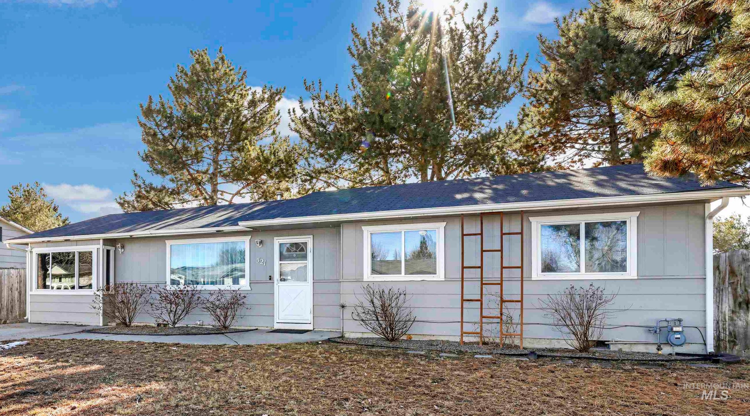 521 19th Ave E Property Photo