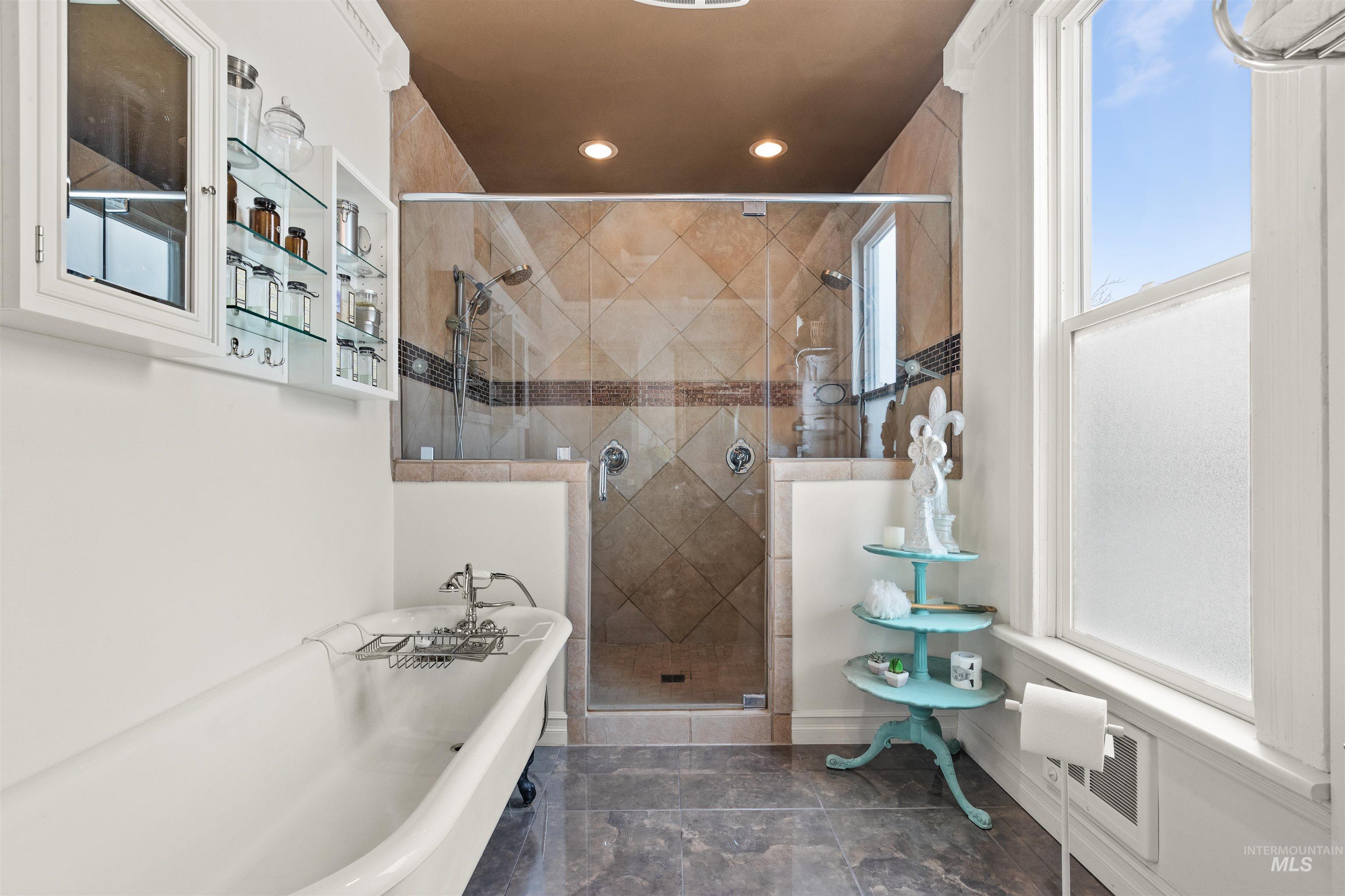 326 5th Avenue Property Photo 37