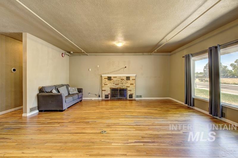 710 E Linden St Property Photo 11