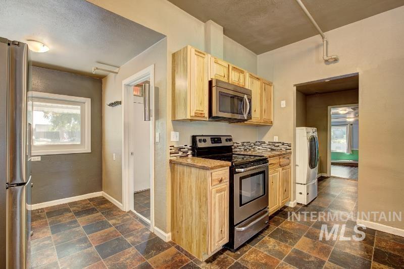 710 E Linden St Property Photo 17