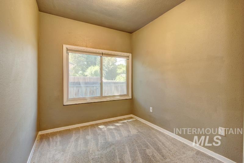 710 E Linden St Property Photo 28