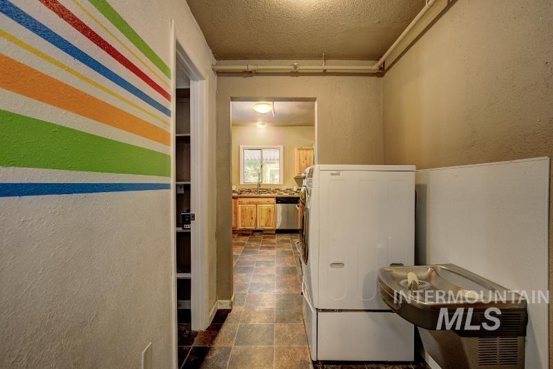 710 E Linden St Property Photo 29