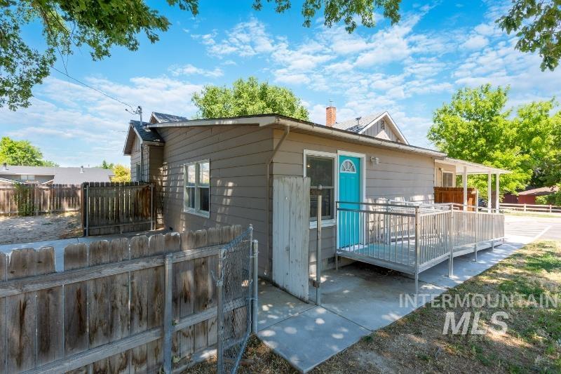 710 E Linden St Property Photo 35