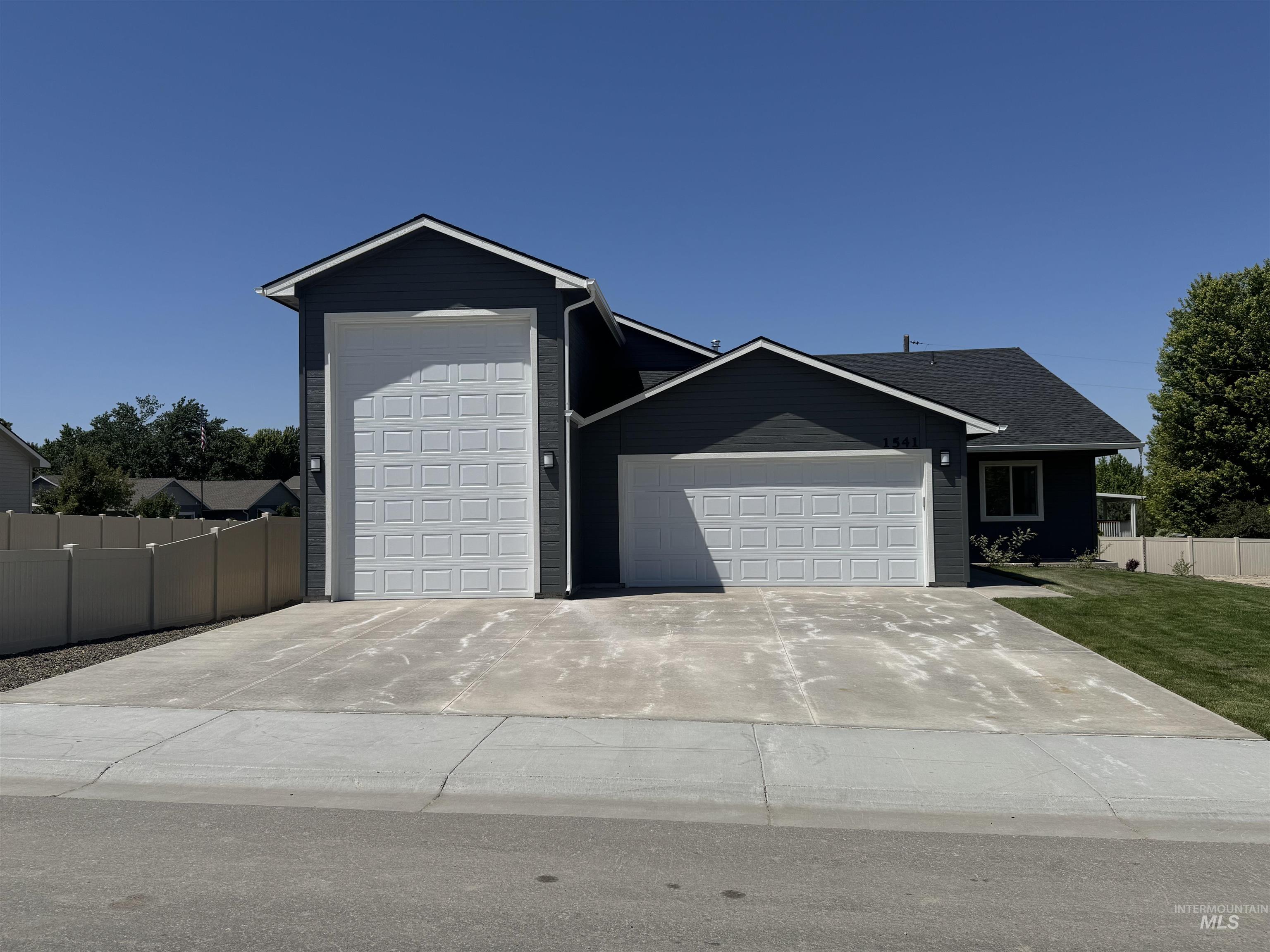 1541 Regency Way Property Photo 1