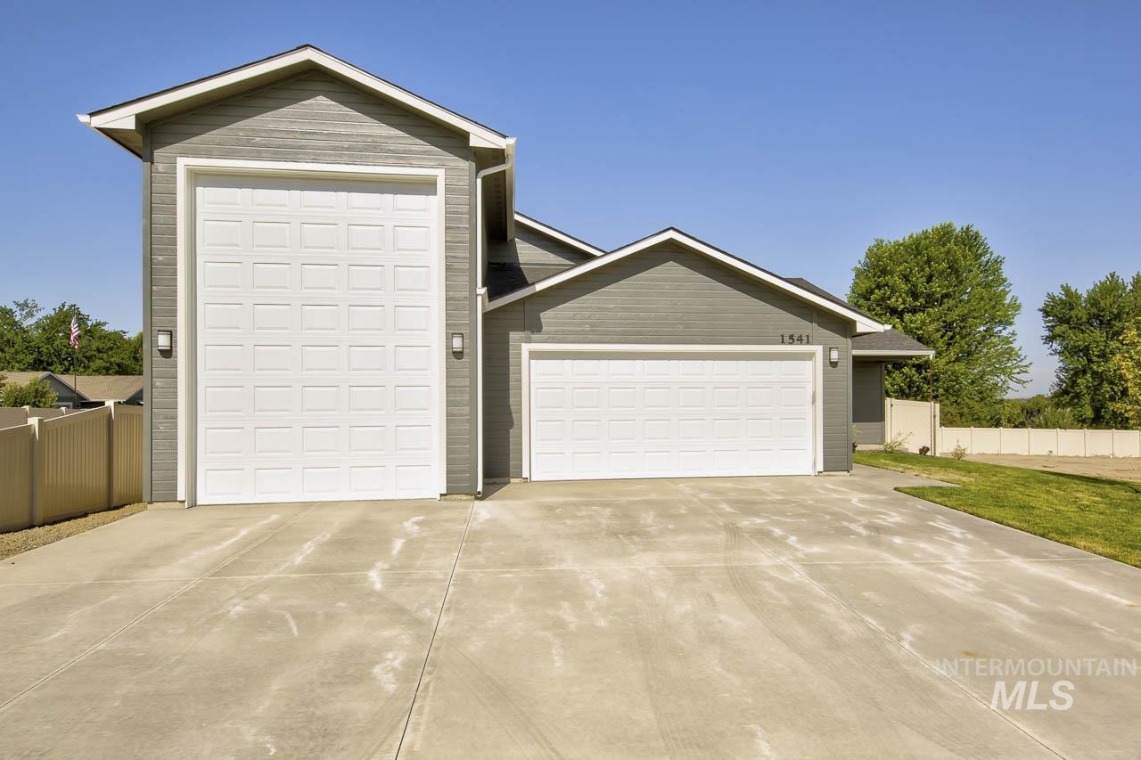 1541 Regency Way Property Photo 2