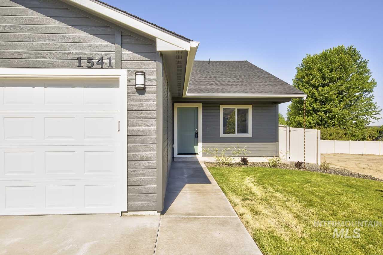 1541 Regency Way Property Photo 3