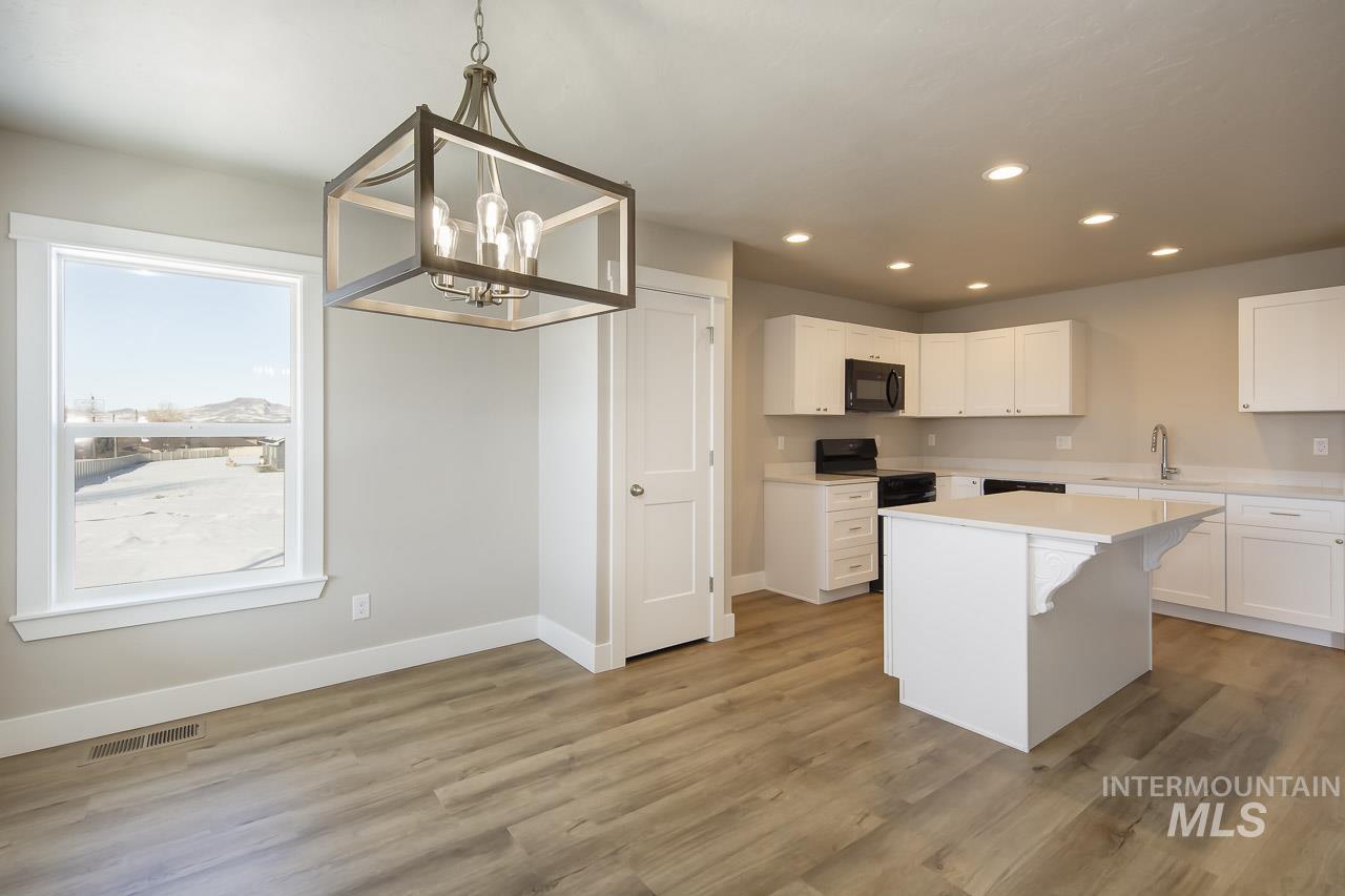1541 Regency Way Property Photo 4