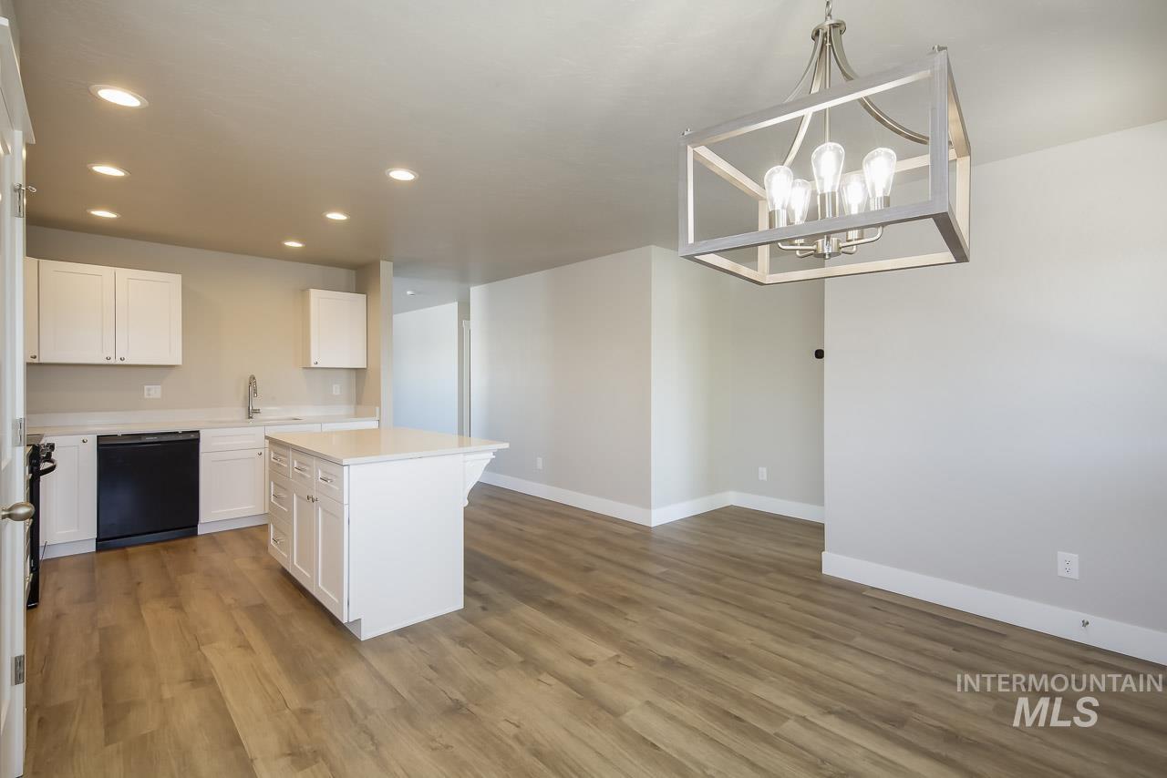 1541 Regency Way Property Photo 6
