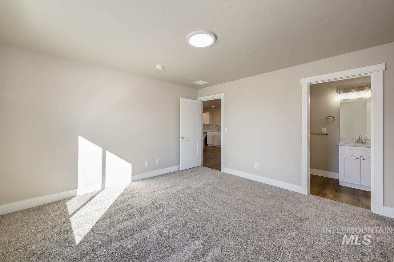 1541 Regency Way Property Photo 10