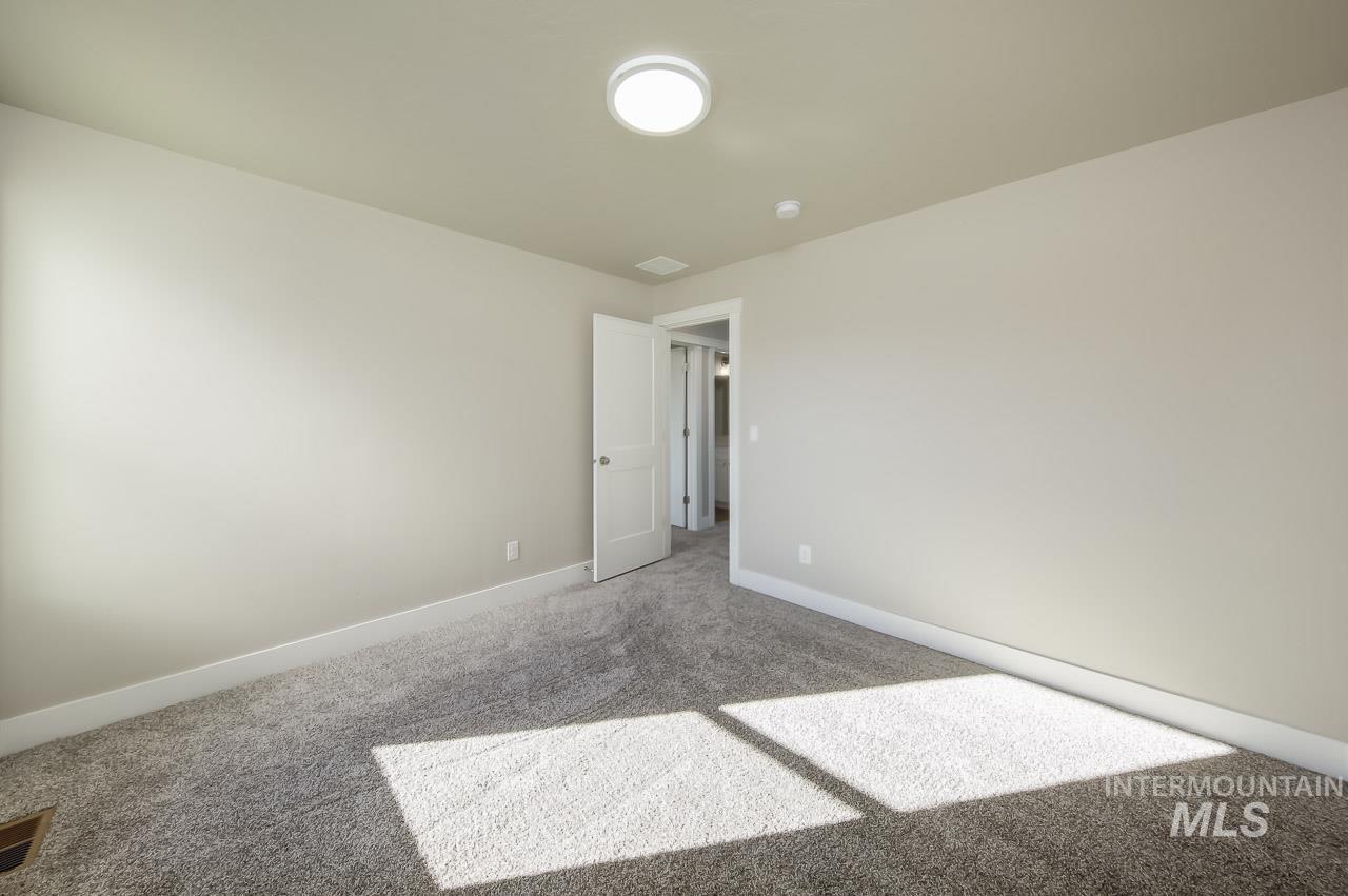 1541 Regency Way Property Photo 11