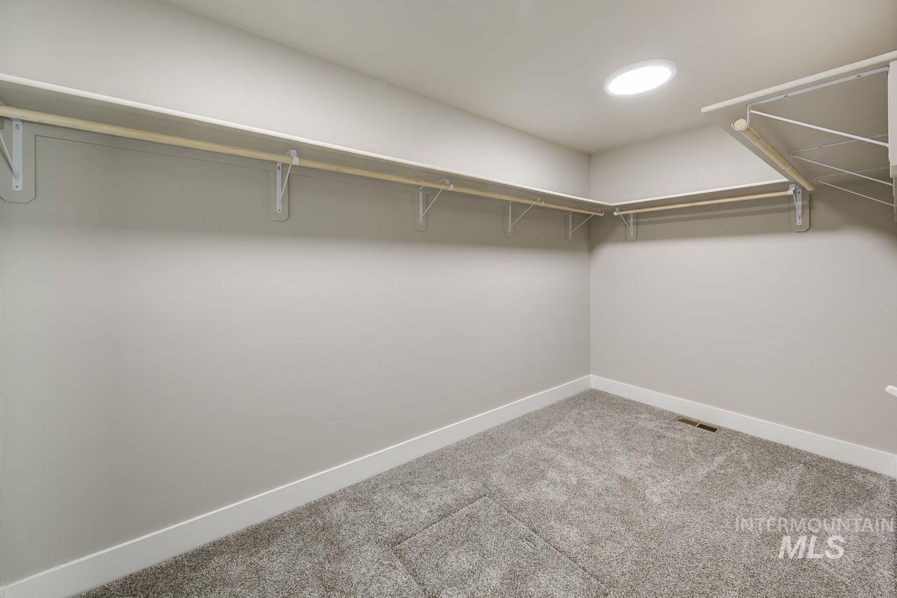 1541 Regency Way Property Photo 14
