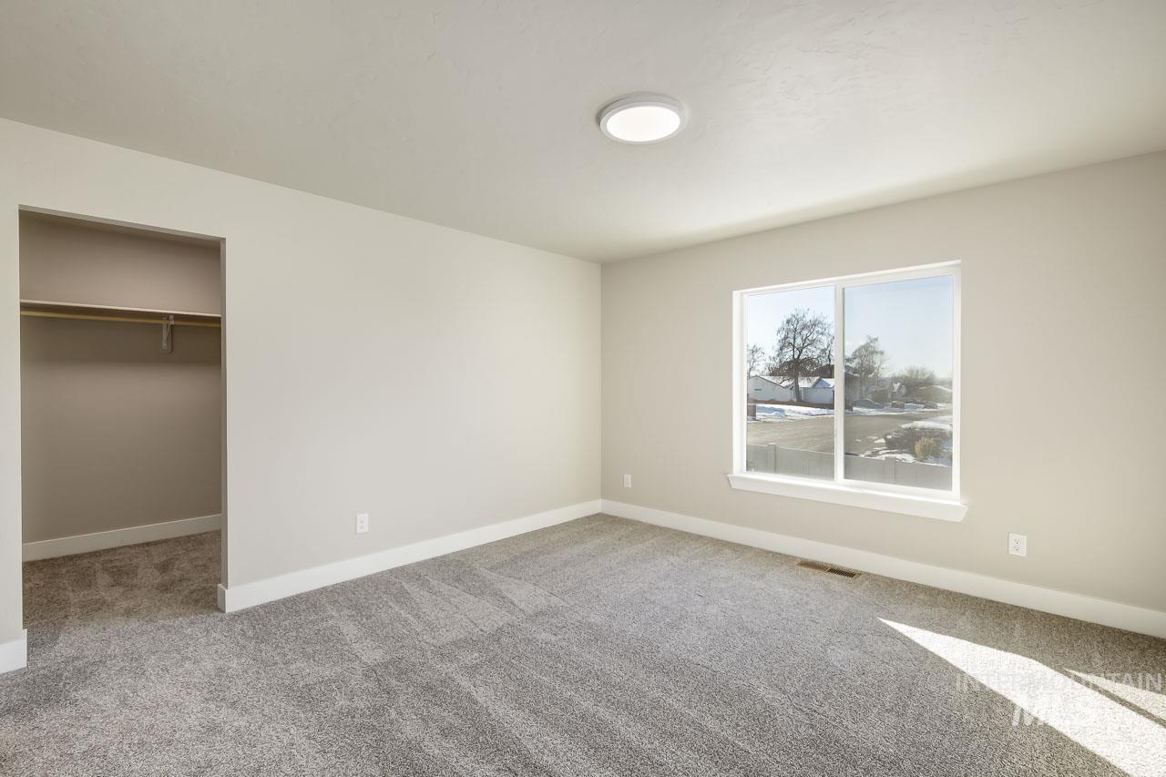 1541 Regency Way Property Photo 16