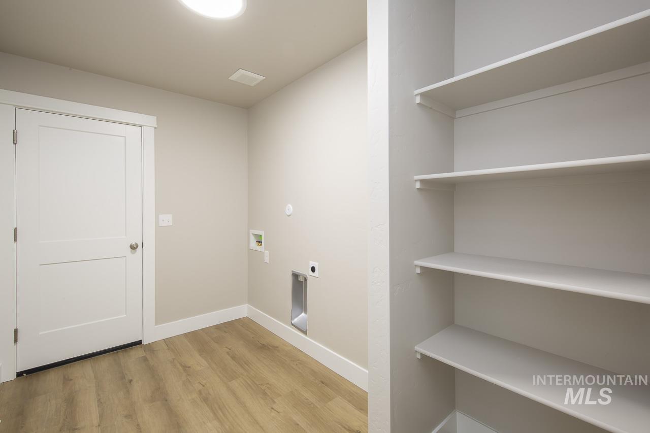 1541 Regency Way Property Photo 29