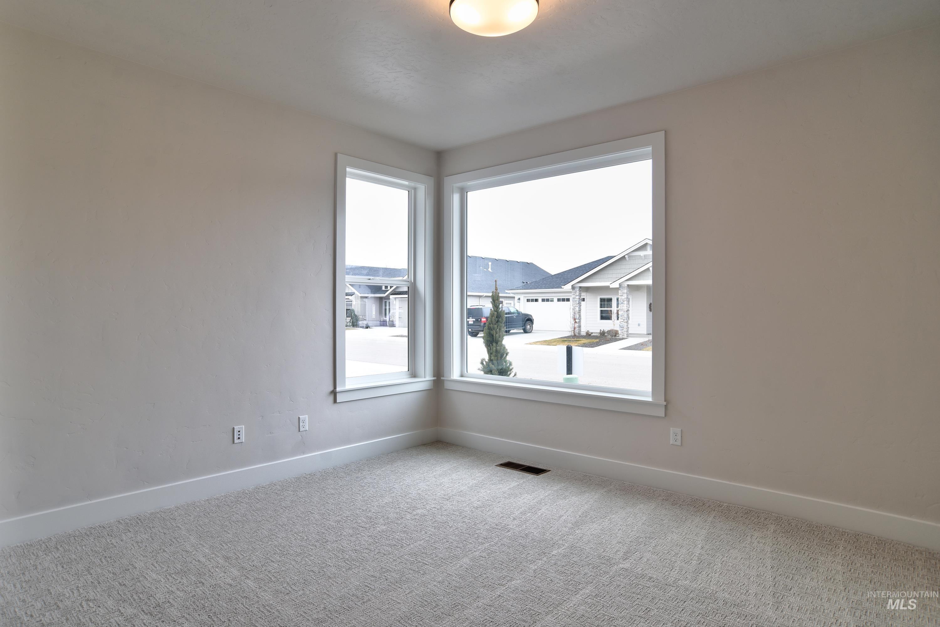 1350 N Parkshire Way Property Photo 4