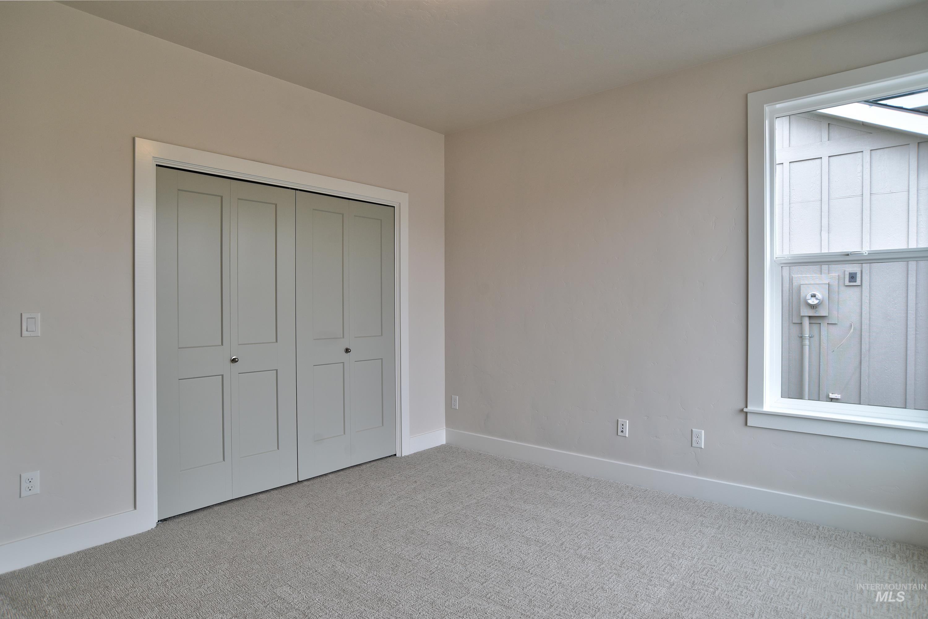 1350 N Parkshire Way Property Photo 5