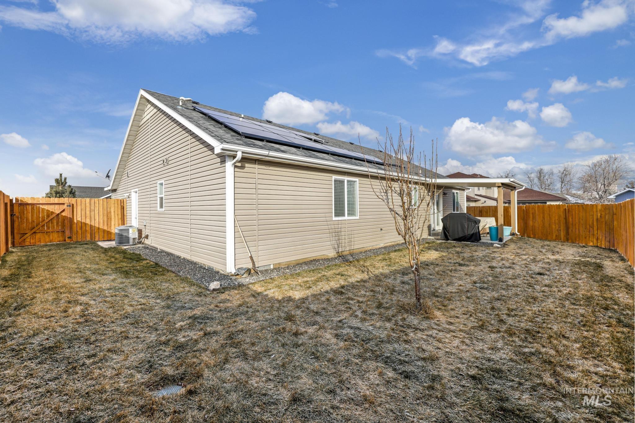 933 Applewood Property Photo 4