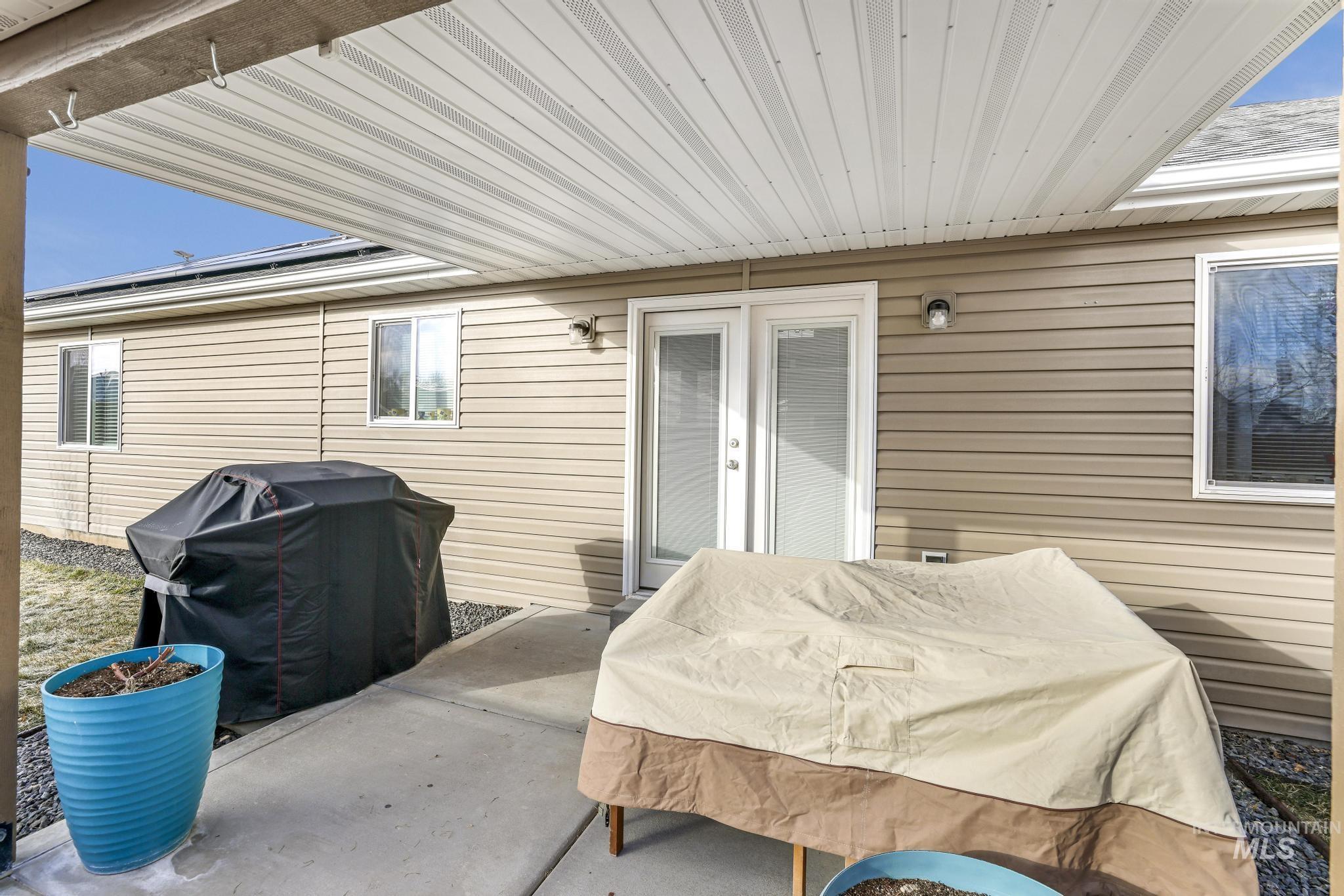 933 Applewood Property Photo 5