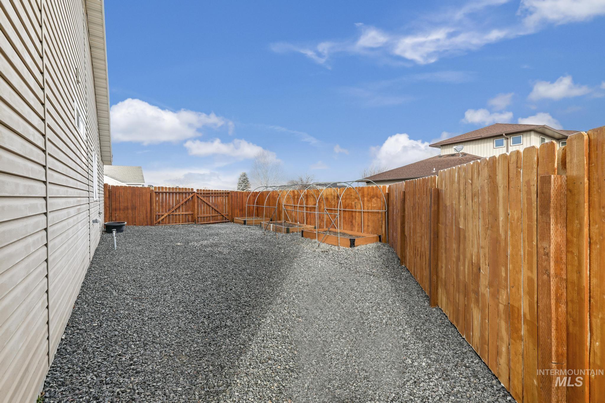 933 Applewood Property Photo 6