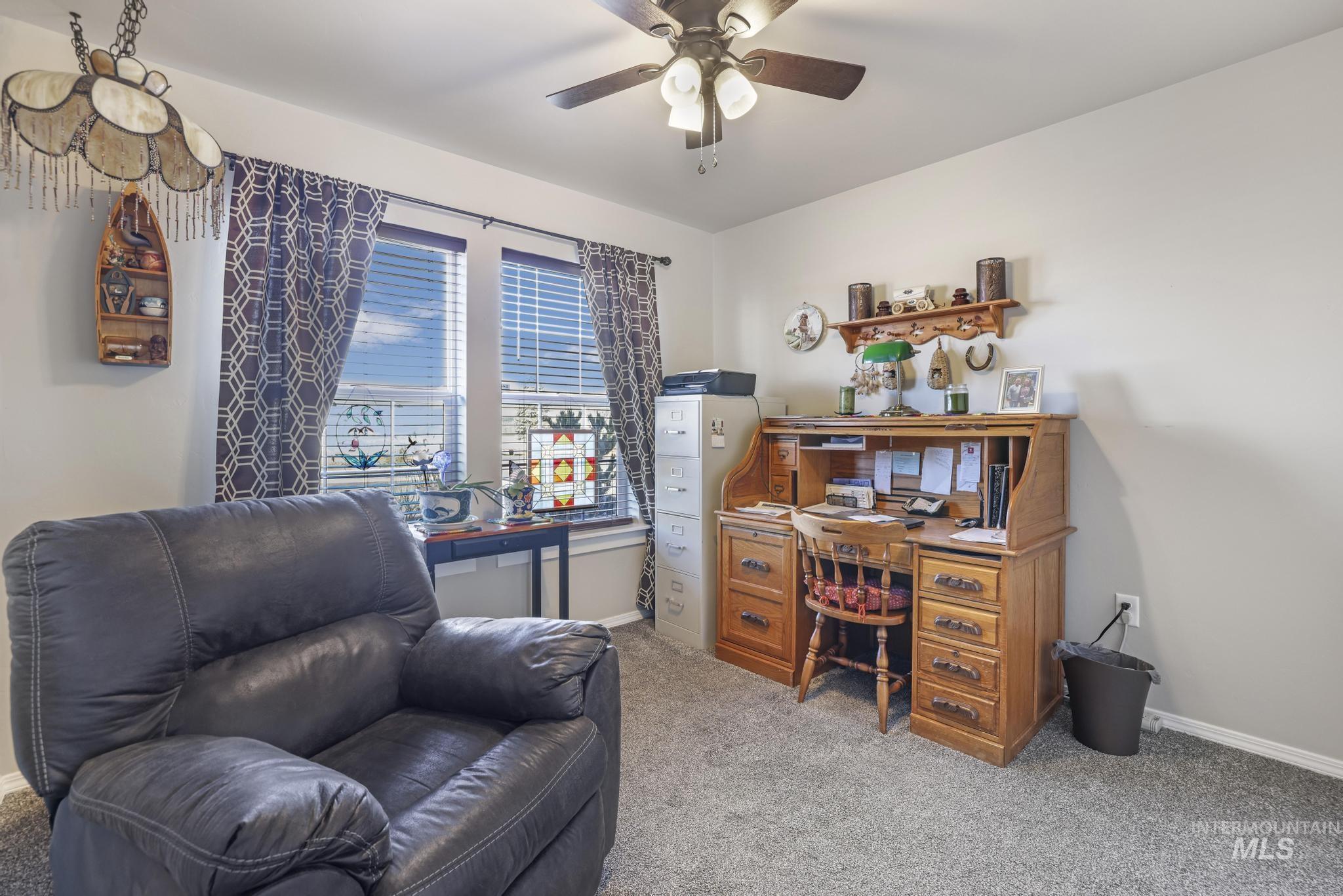 933 Applewood Property Photo 8