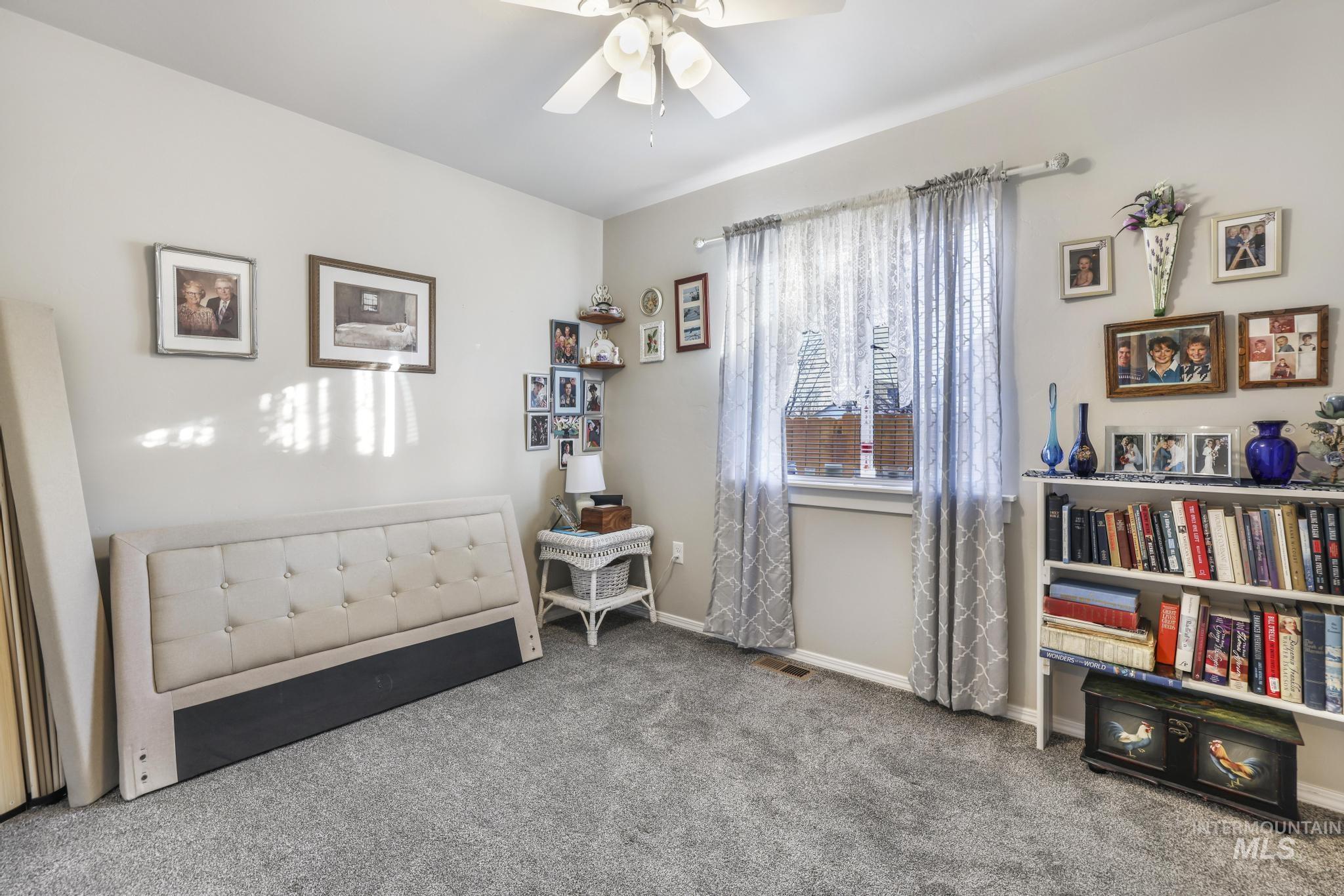 933 Applewood Property Photo 11