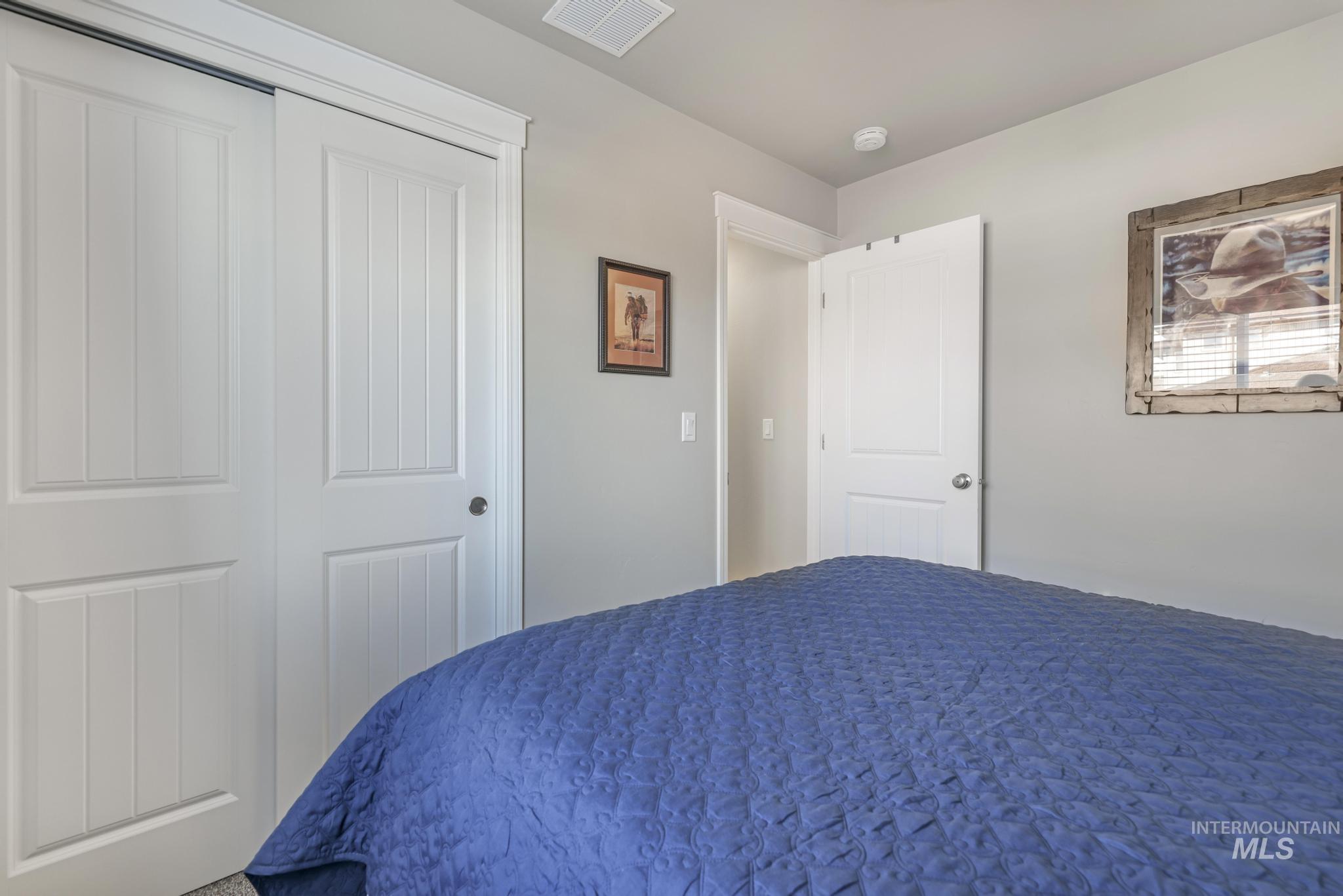 933 Applewood Property Photo 14