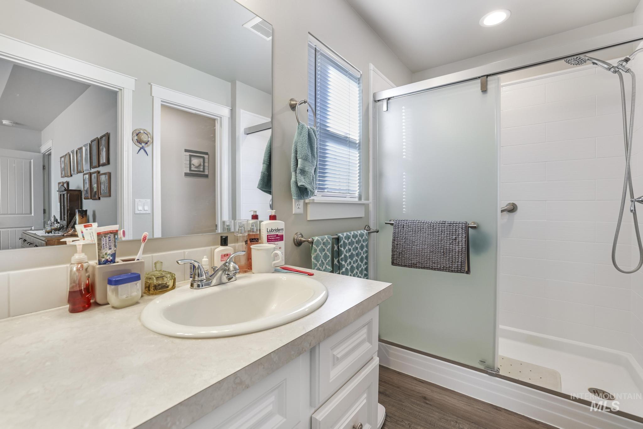 933 Applewood Property Photo 18