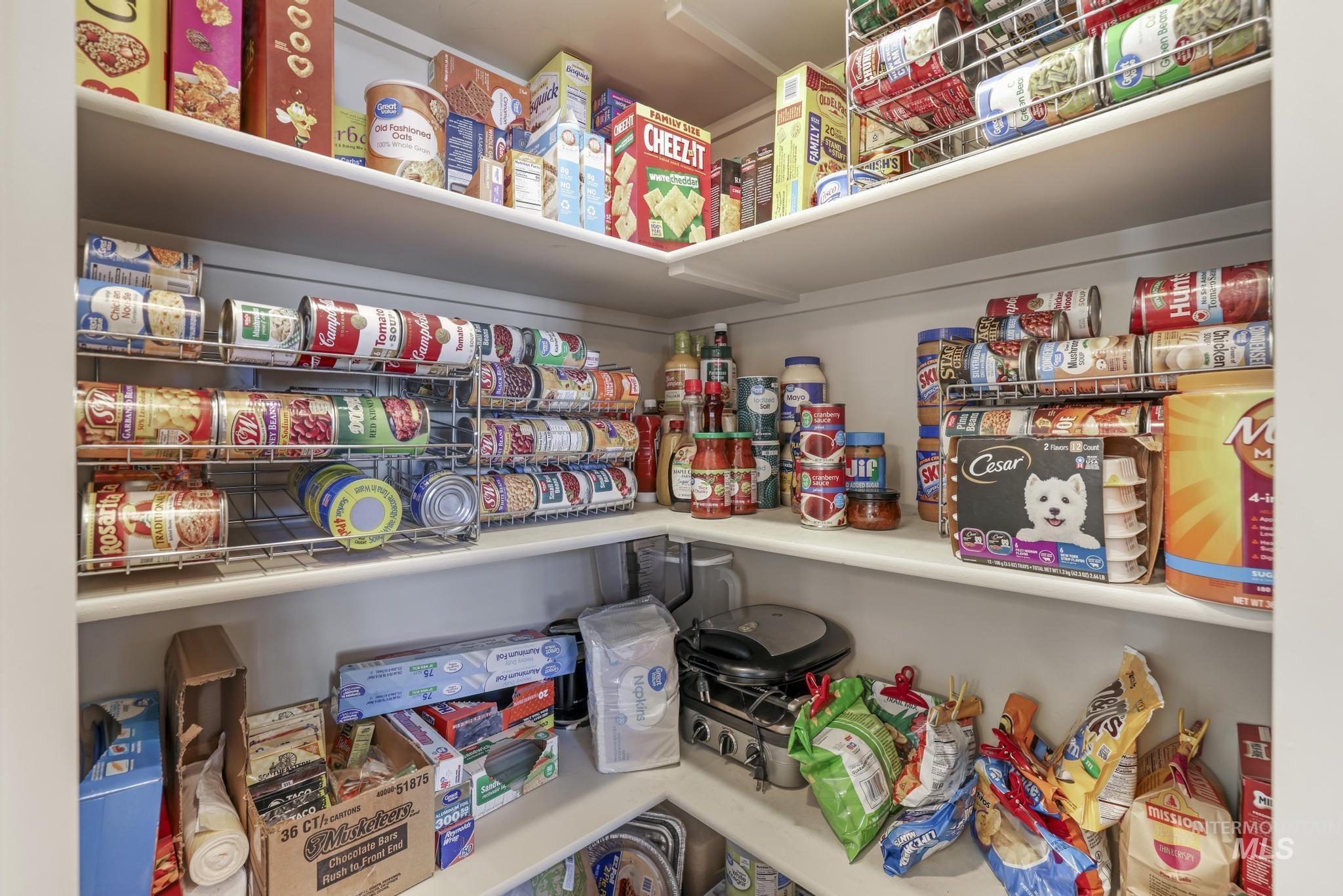 933 Applewood Property Photo 32