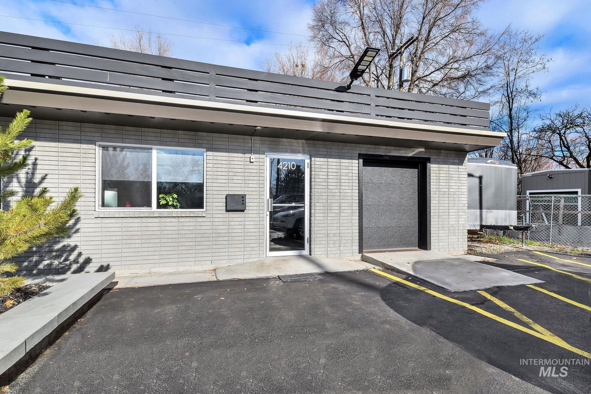 4210 W Emerald Property Photo 2