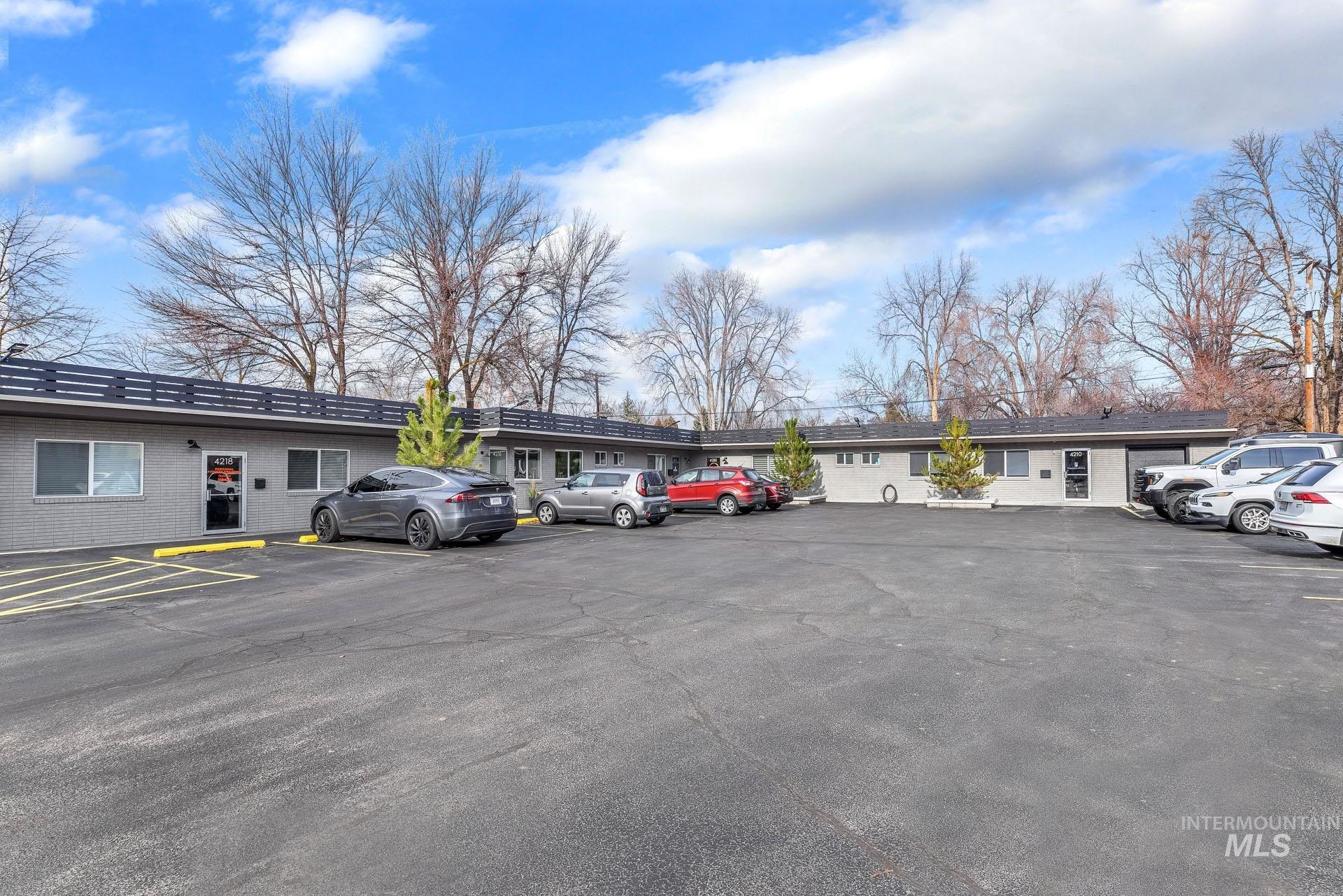 4210 W Emerald Property Photo 3