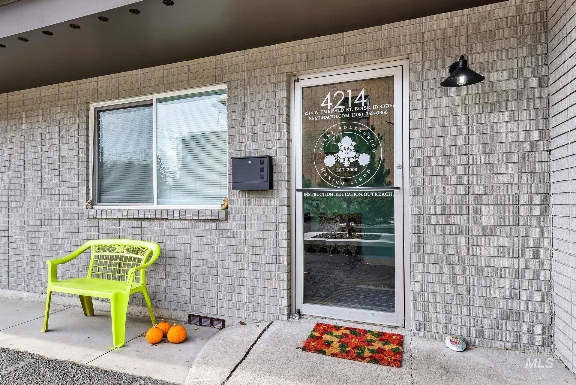 4210 W Emerald Property Photo 6