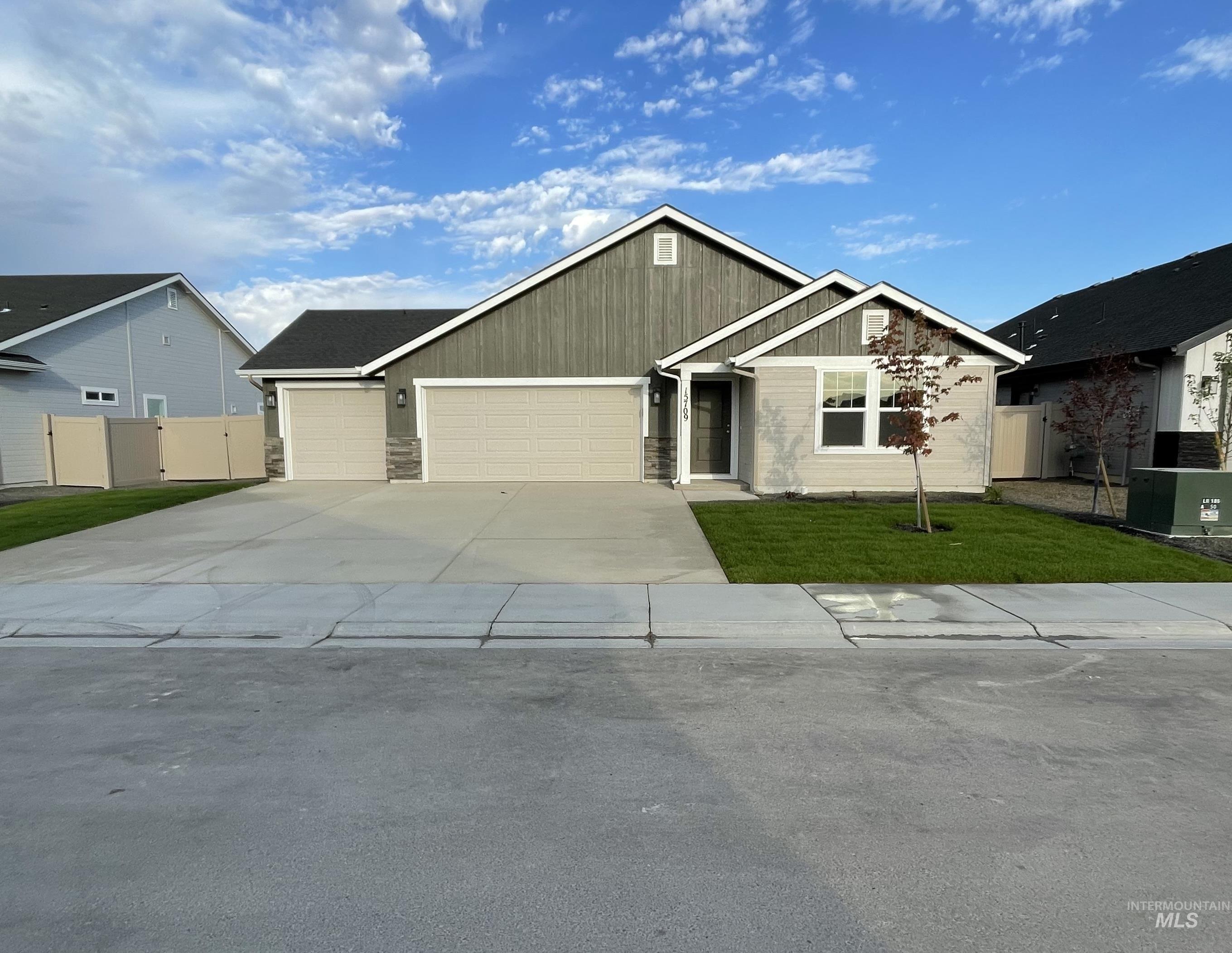 15709 N Labrador Ave Property Photo 1