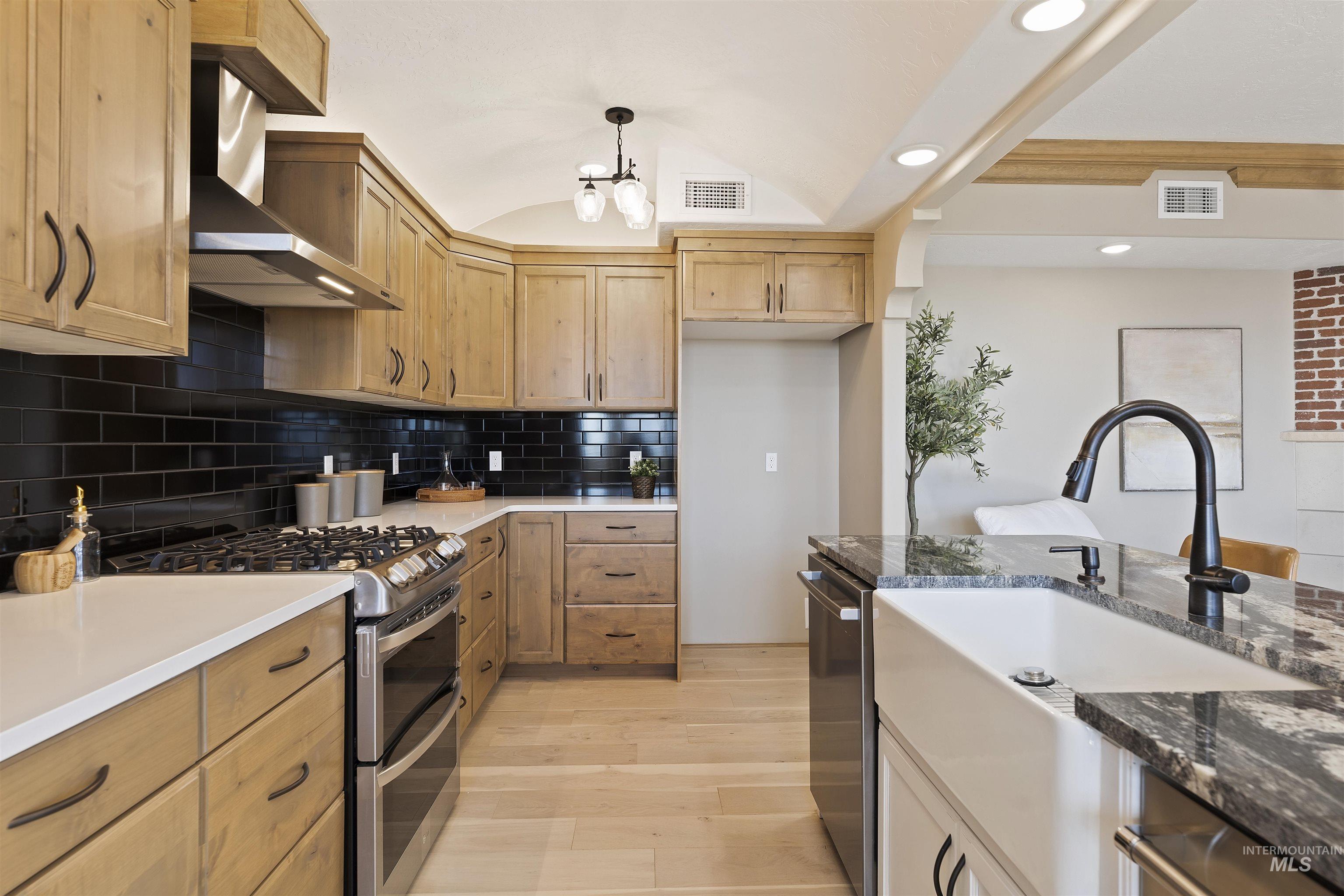 79 E Aikens Rd. Apt #203 Property Photo 4