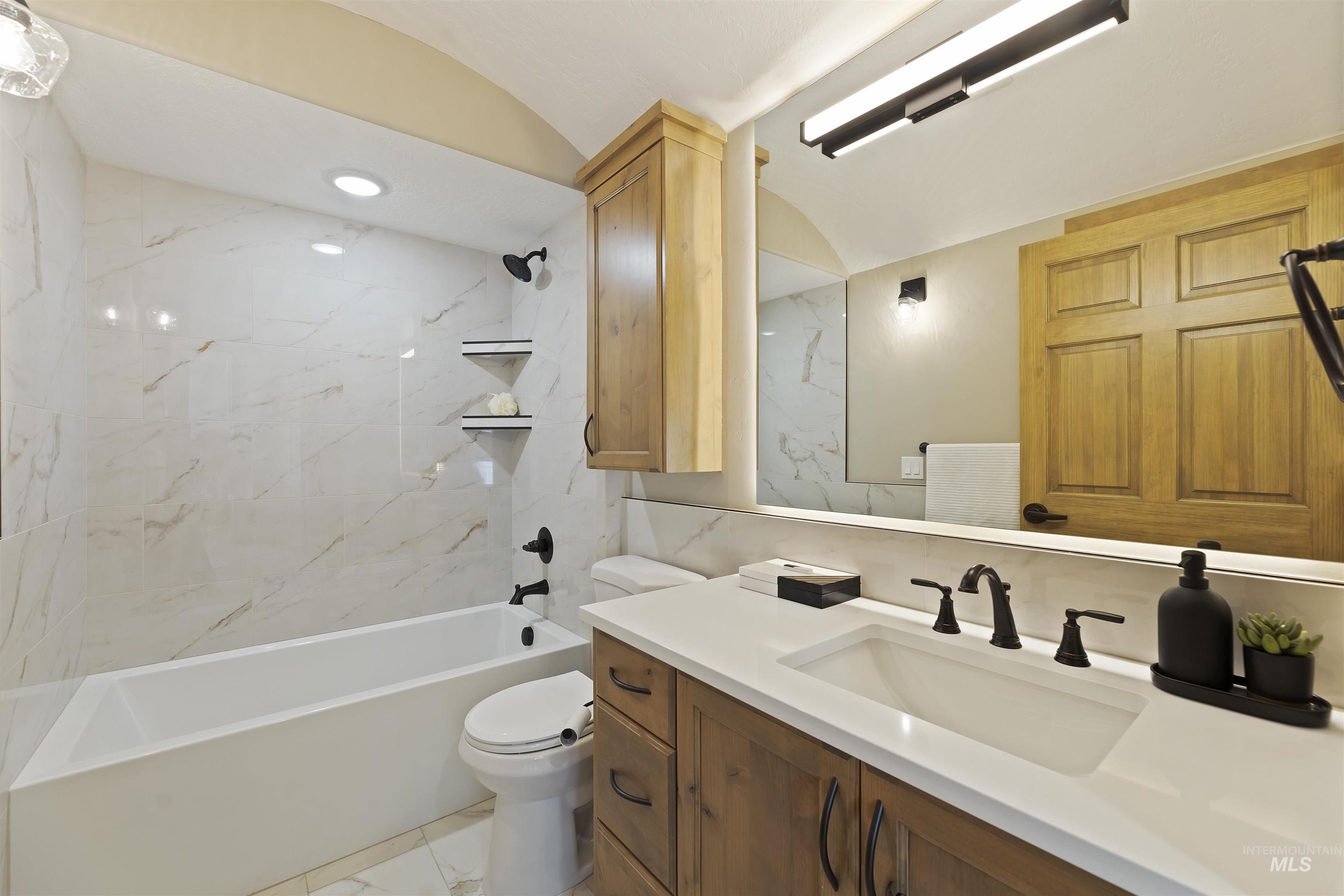 79 E Aikens Rd. Apt #203 Property Photo 17