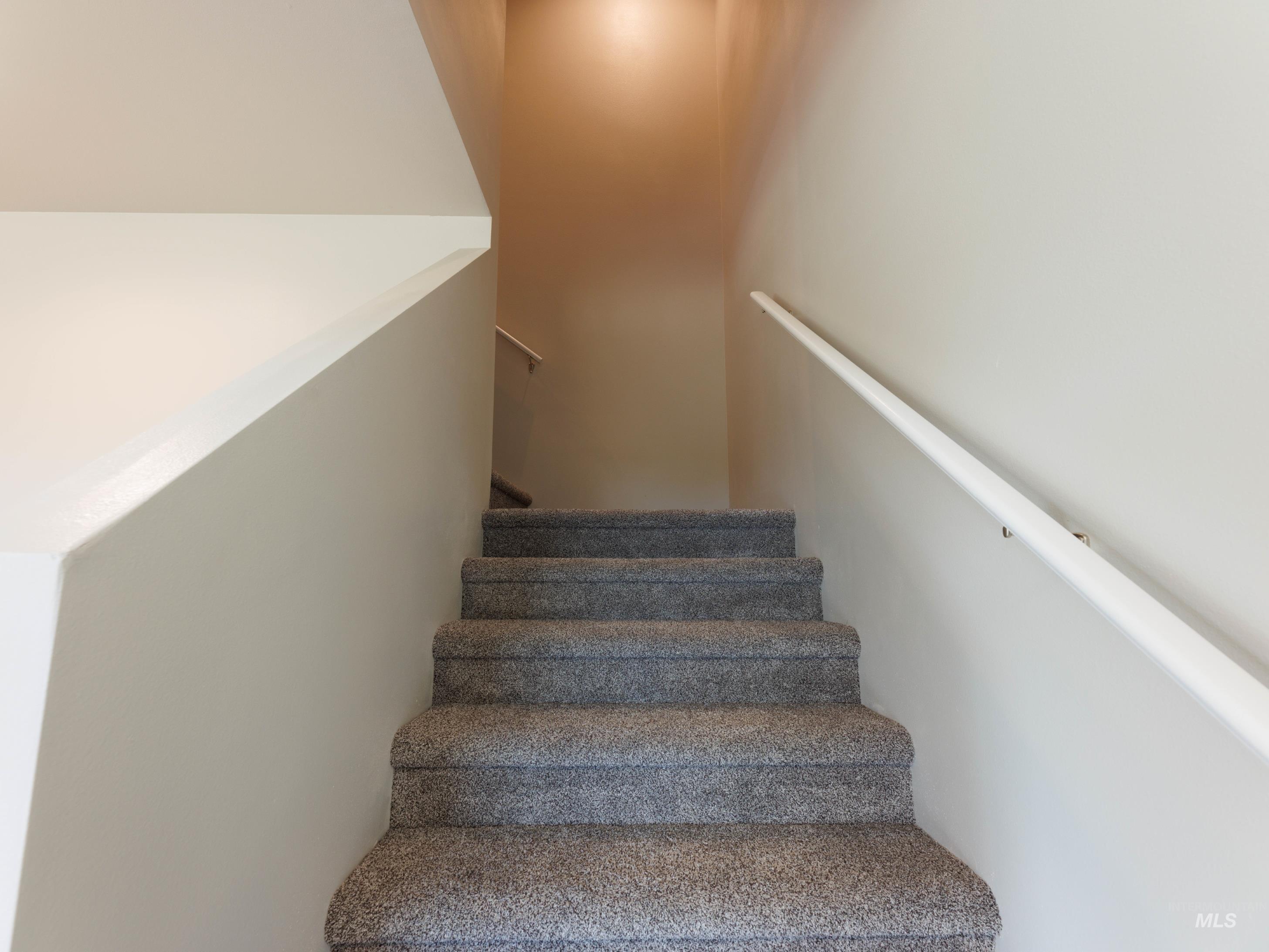 102 Highline Lane Property Photo 8