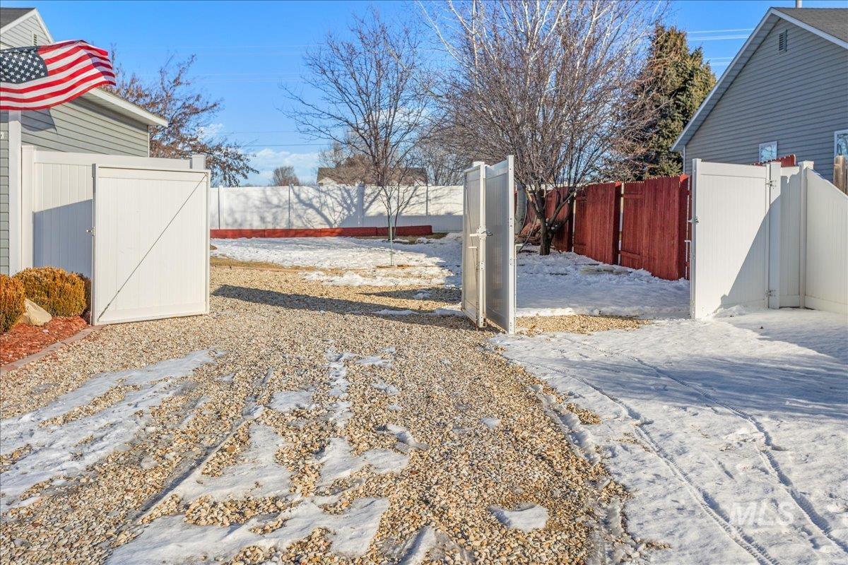 1002 S Sarah Ave Property Photo 2