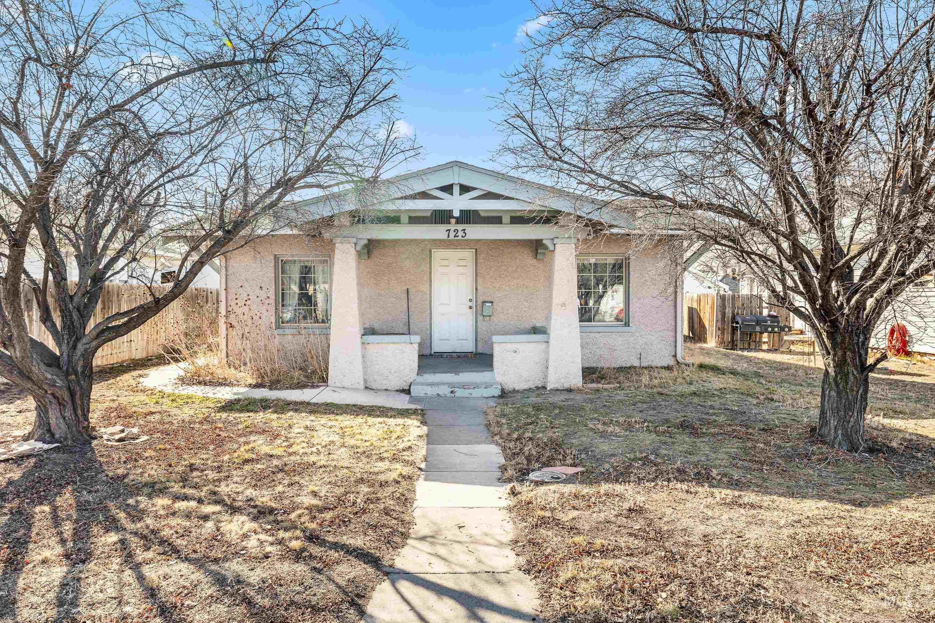 723 2nd Ave W Property Photo