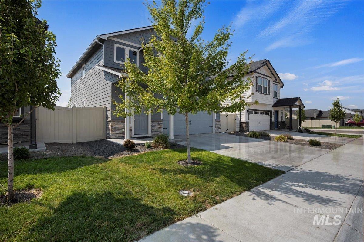 961 N Ryde Ave Property Photo 3